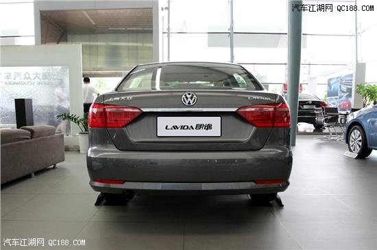 火狐电竞官网_大货车侧翻一人被困 厦门孙坂消防营救(图1) 火狐电竞官网