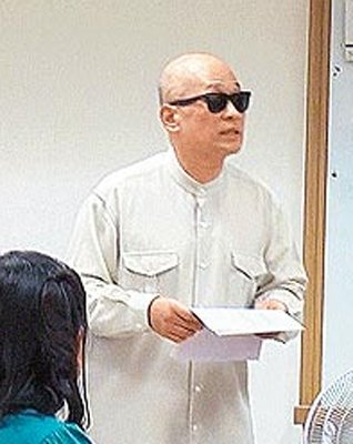 老人被困墙缝 贵州遵义消防官兵破墙营救【火狐电竞官网】(图3) 火狐电竞